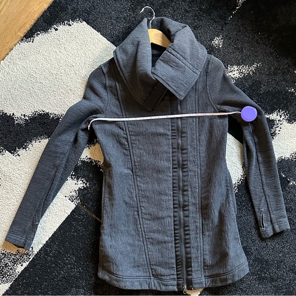 *rare* LULULEMON Virasana Blanket Wrap in Heathered Black, Black Zip Detail 6 - Picture 16 of 16